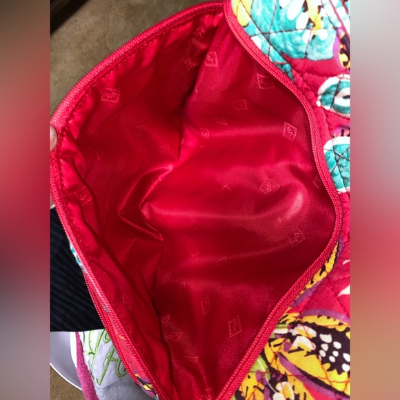 VERA BRADLEY PURSE. - Picture 7 of 16